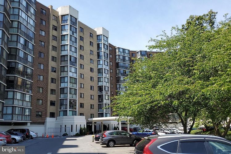 1st image of 15101 Interlachen Dr #1605