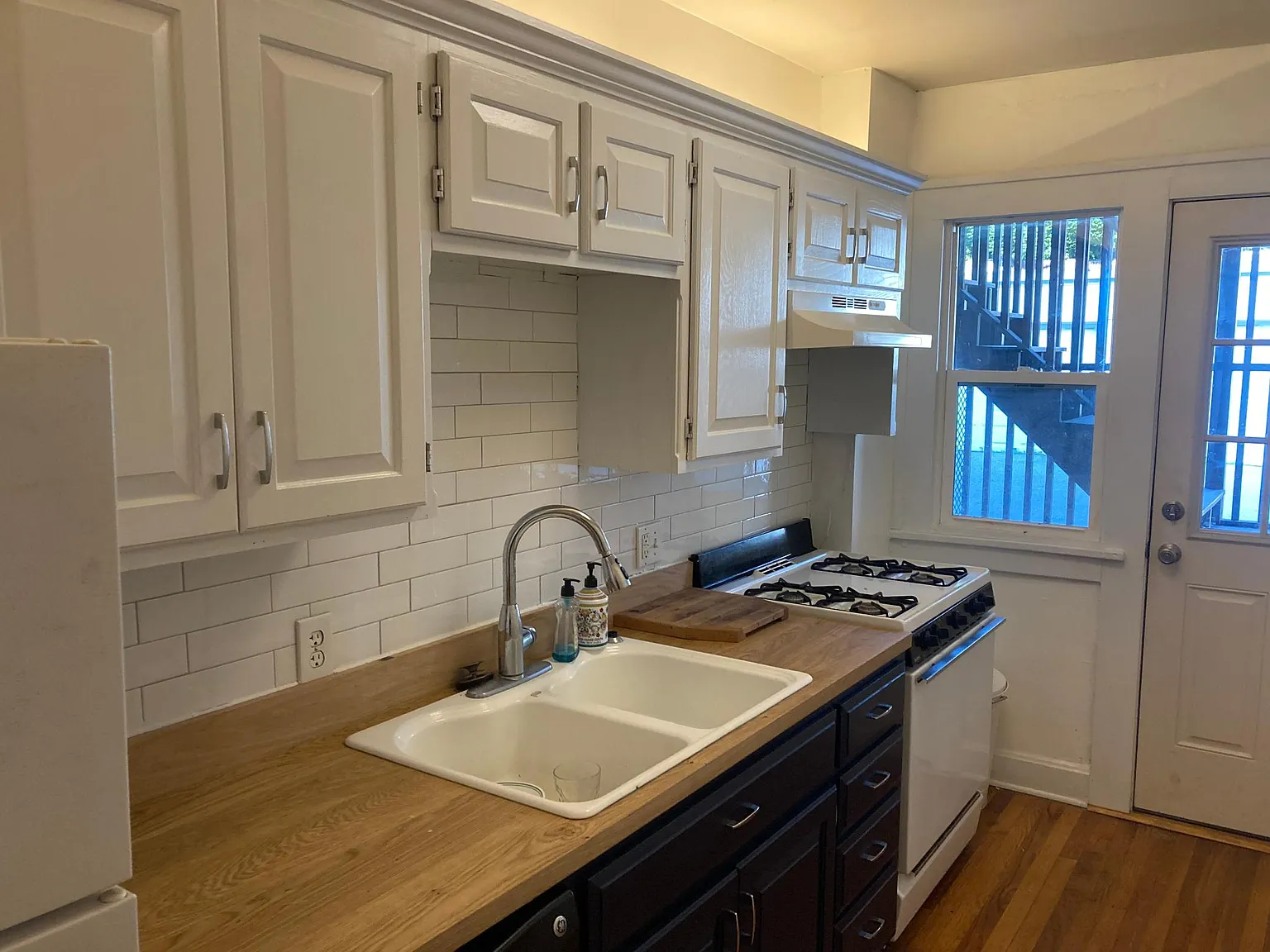 2 bed, 1090 sqft, $1,840 — Photo 3