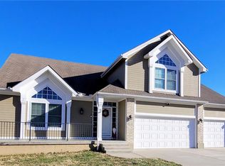 715 SW Foxtail Dr, Grain Valley, MO 64029