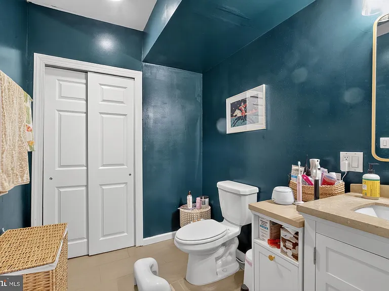 2053 E Sergeant St — Photo 15