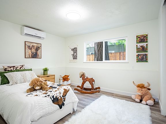 5th image of 16929 NE Glisan St #16929