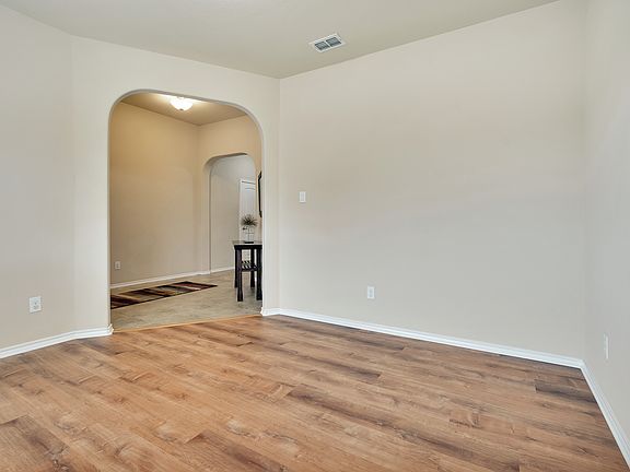 5th image of 117 Oakmont Dr