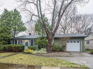 2258 S Circle Dr, Ann Arbor, MI