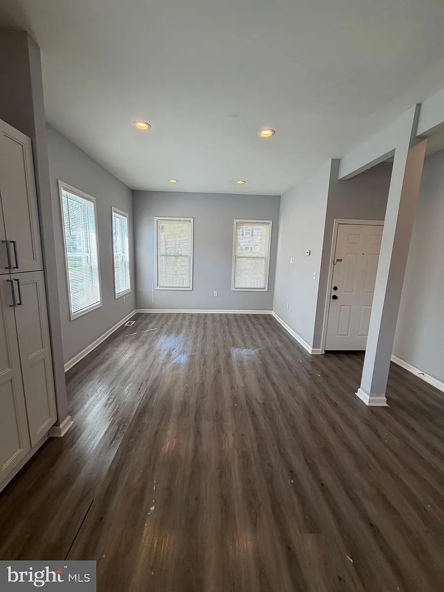 Building Photo - 102 Ridgway St #1