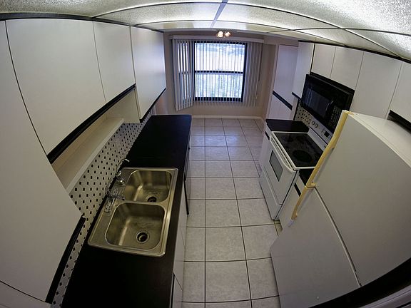 Eat-In Kitchen