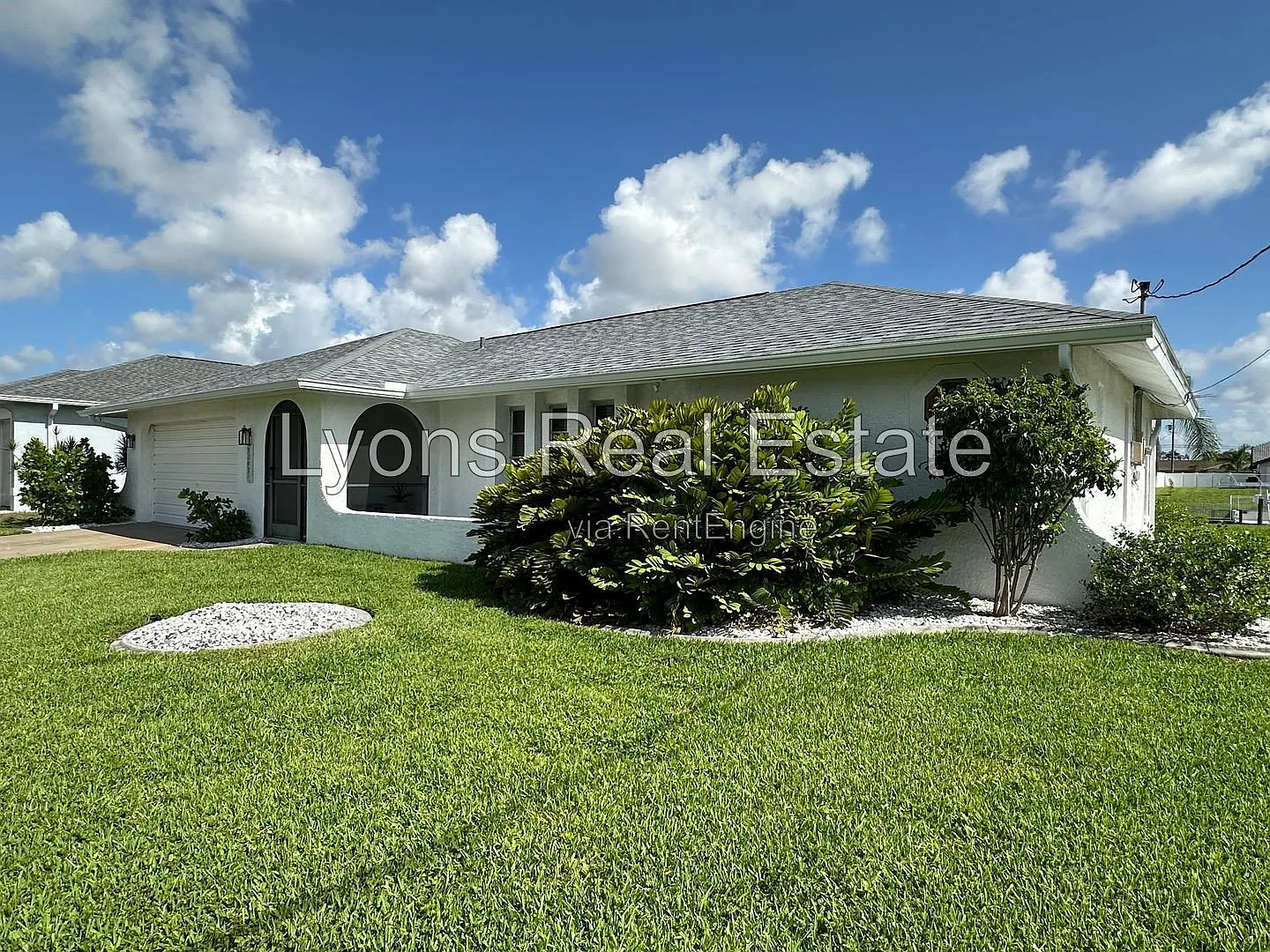 3 bed, 2.0 bath, 1610 sqft, $2,995 — Photo 2