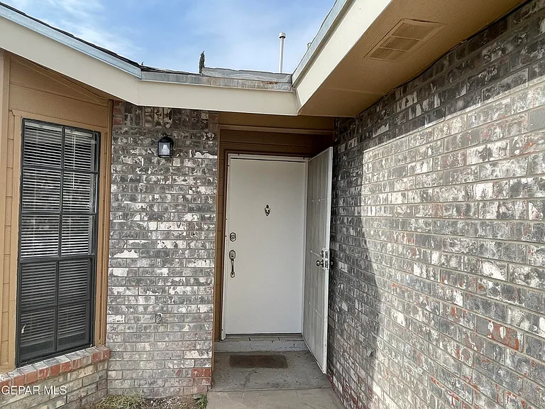 12144 Blue Quail Ave — Photo 2