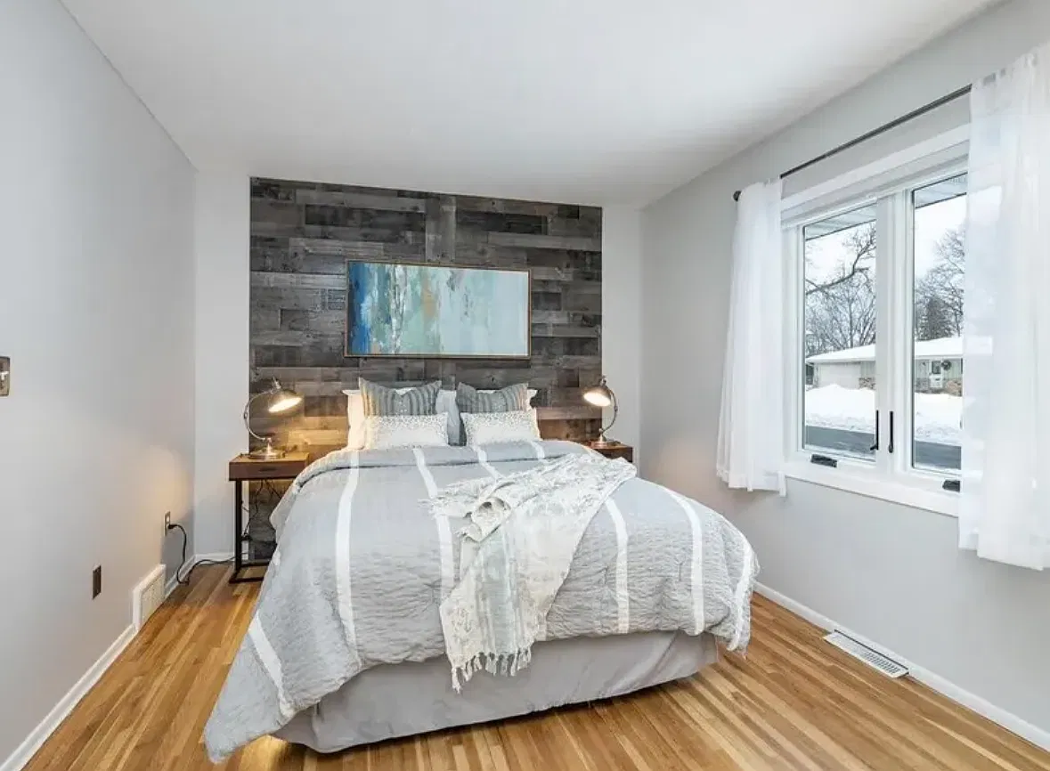 4 bed, 2.5 bath, 2300 sqft, $3,200 — Photo 3