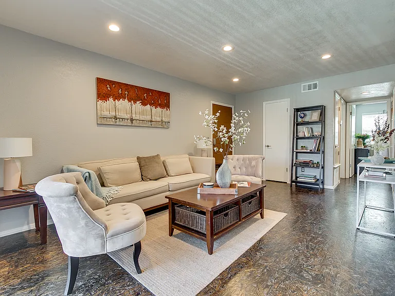 Norman Apartments — Photo 7