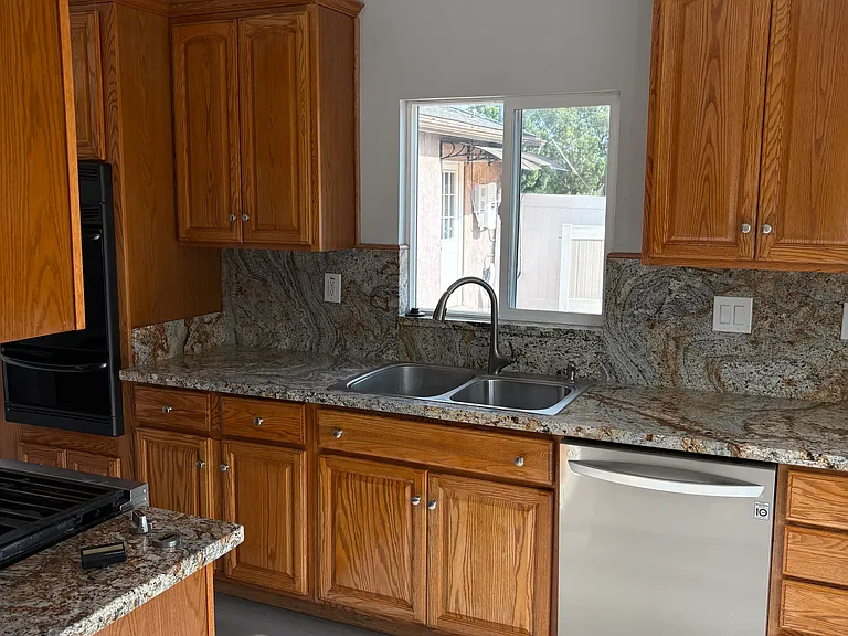 1494 Greenfield Dr — Photo 14
