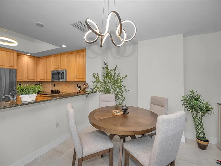 331 Cleveland St #310 — Photo 13