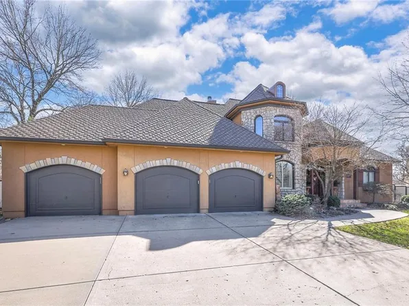 1200 NW Arrowhead Trl, Blue Springs, MO 64015