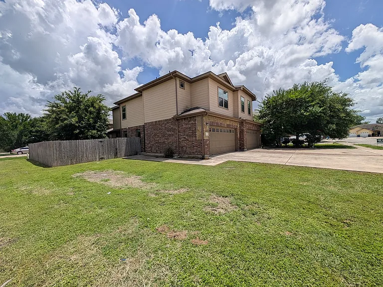 1032 Brown Rock Dr — Photo 2