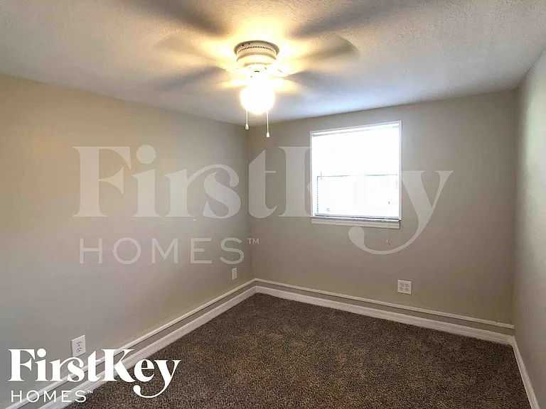 645 Lexington St — Photo 13