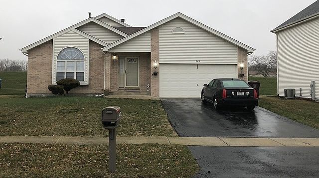 1st image of 905 Laura Ln