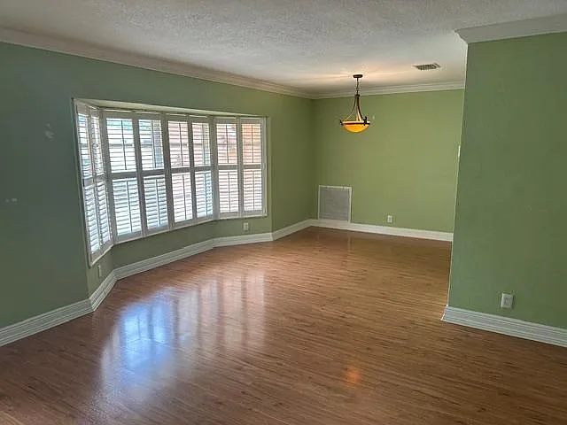 732 SE 11th Ave — Photo 10