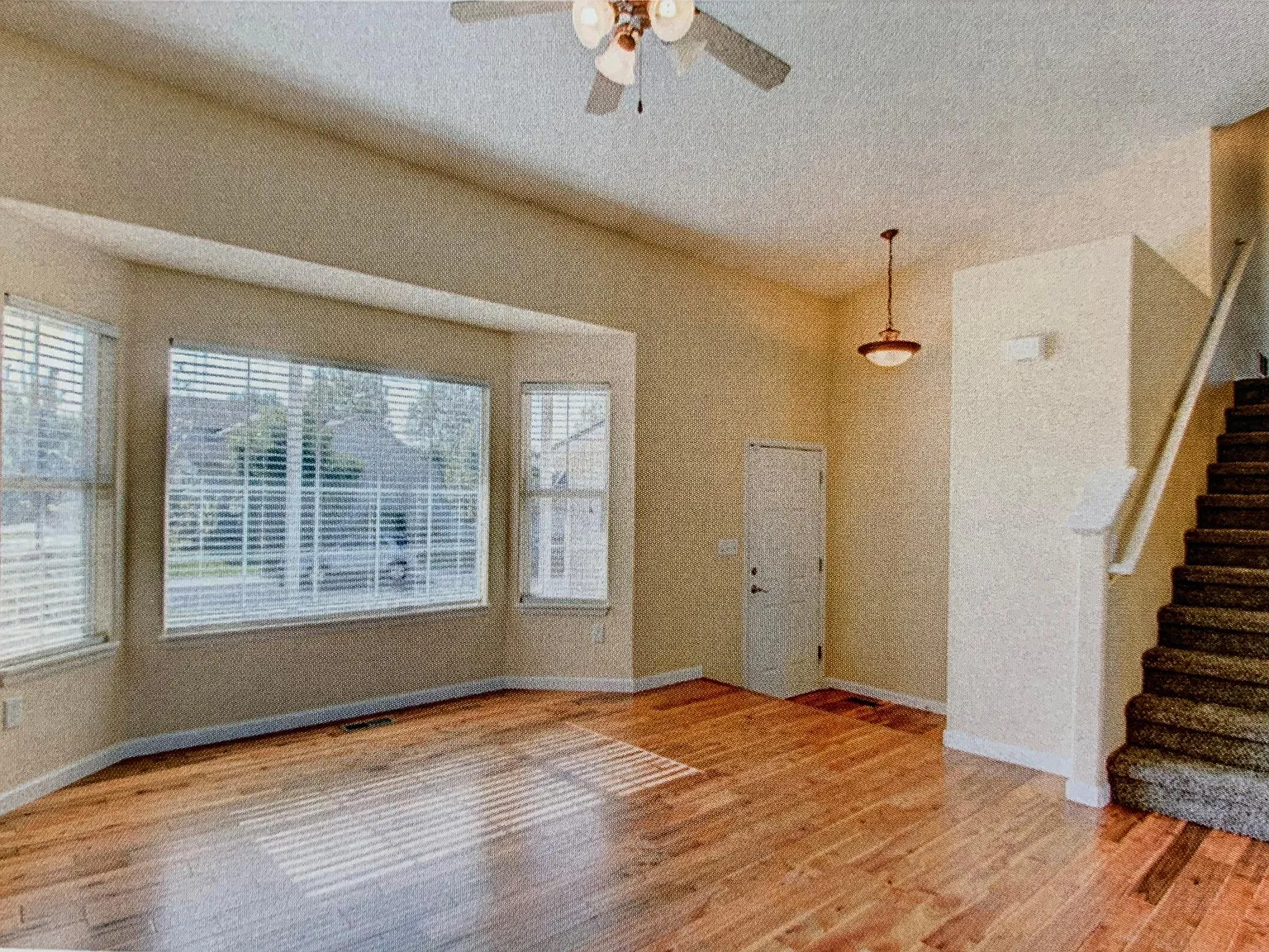 3 bed, 2.5 bath, 2269 sqft, $2,850 — Photo 3