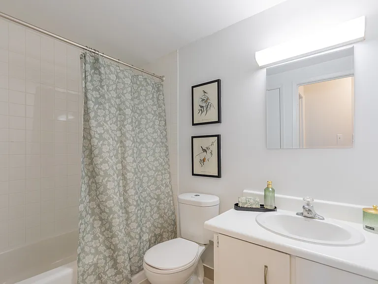 77 Huron Heights Dr — Photo 12