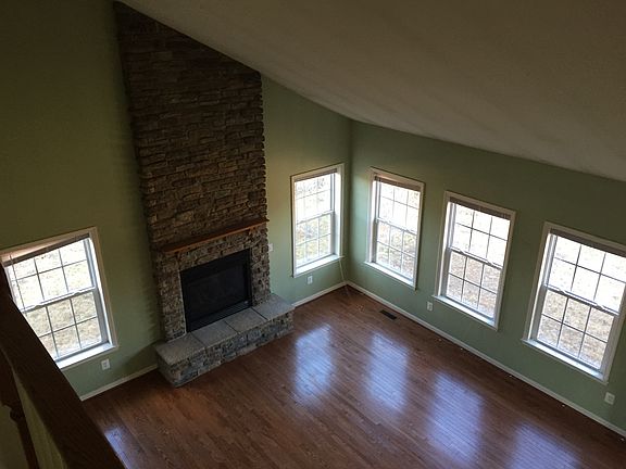 3rd image of 214 Courtney Dr