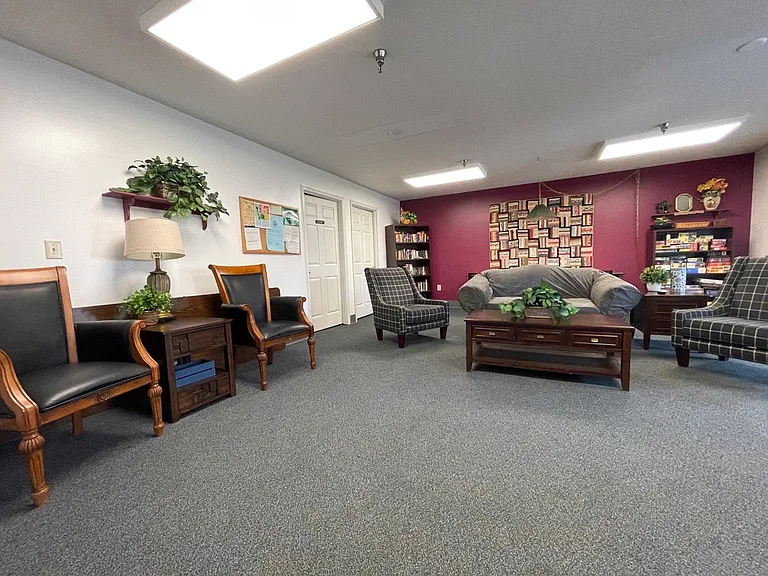 Somerset Manor Apartments — Photo 15