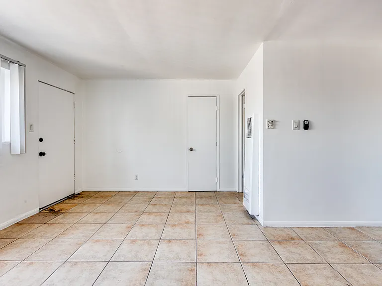 15741 Blaine Ave — Photo 36