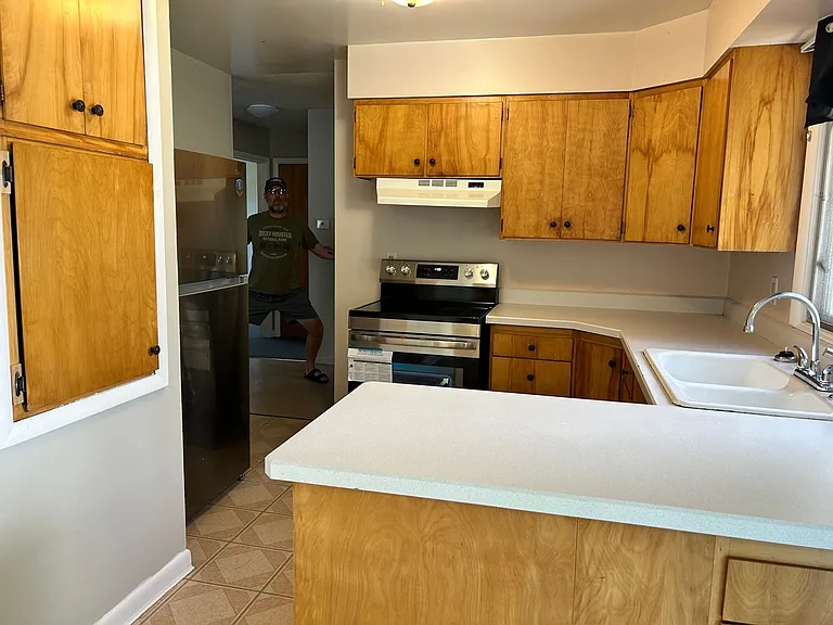 2015 Miles Ave — Photo 2
