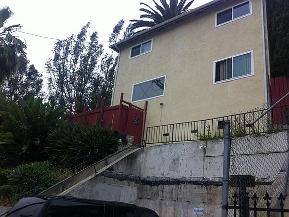 3rd image of 815 El Paso Dr