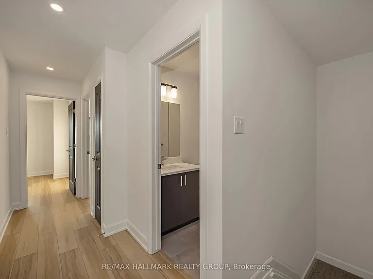 422 Rolling Meadow Cres — Photo 24