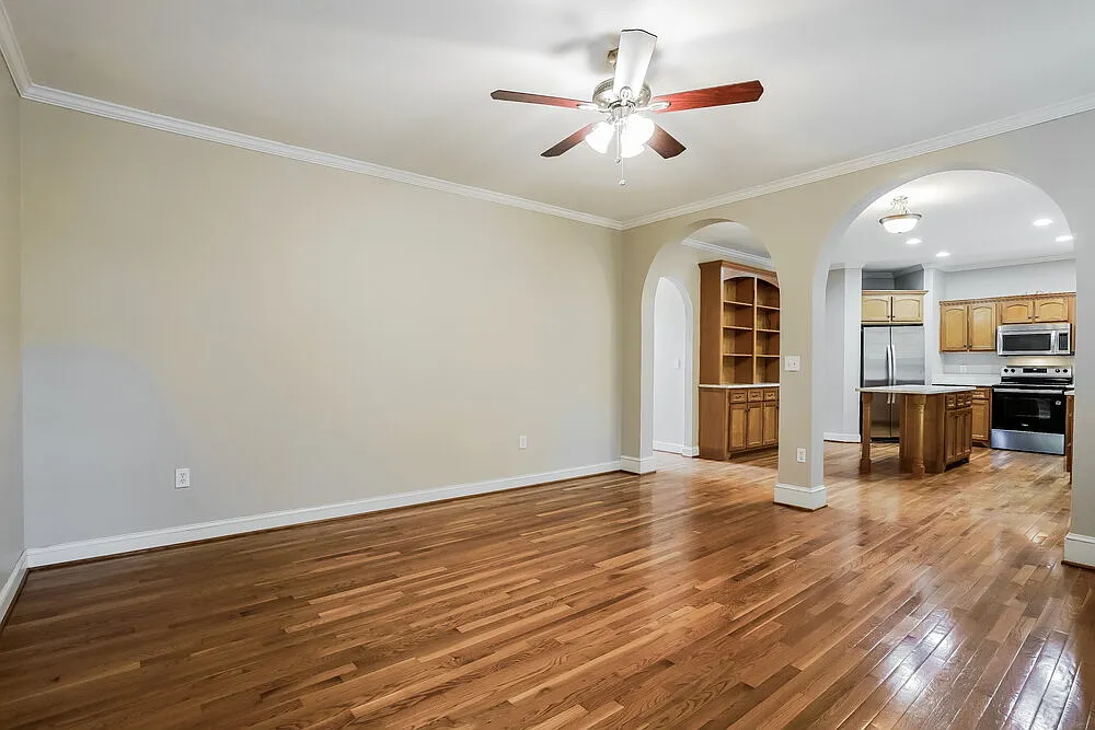 4 bed, 2.5 bath, 2068 sqft, $2,325 — Photo 4