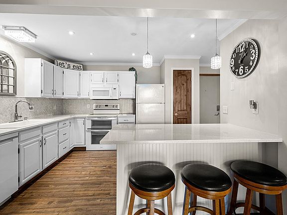 3rd image of 1212 GRAND AVENUE #28