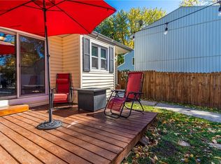 8017 Greenbelt Dr, Urbandale, IA 50322