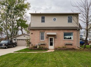 4317 S 51st St, Greenfield, WI 53220