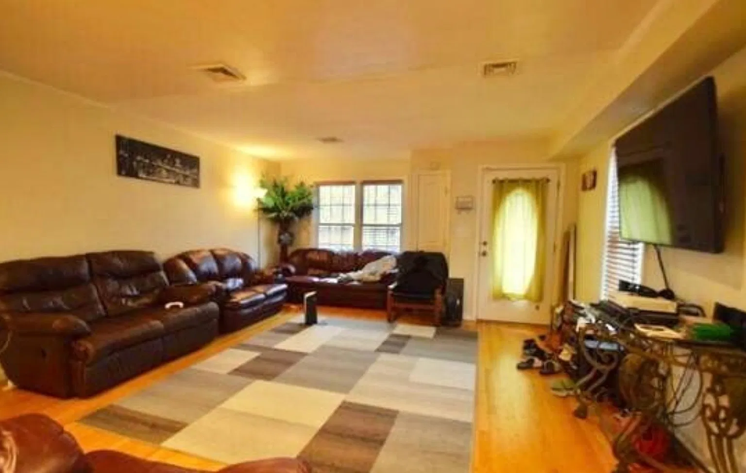 4 bed, 9999 sqft, $7,400 — Photo 4
