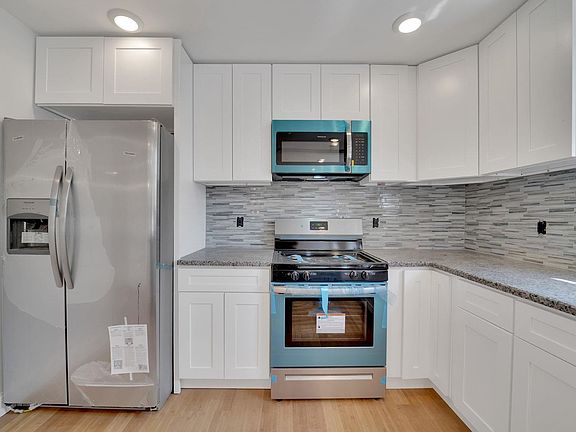 3rd image of 388 Broadway