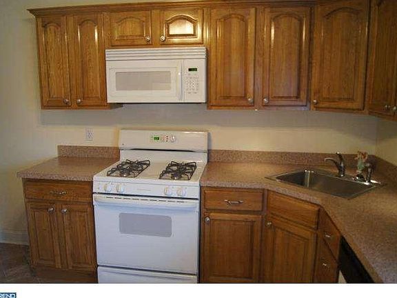 4th image of 6323 Glenloch St