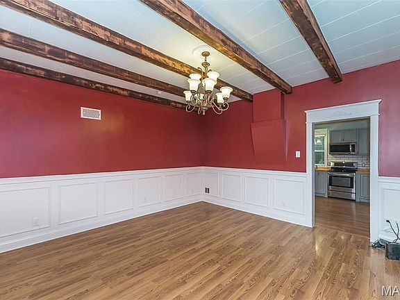 5th image of 210 Reservoir Ave
