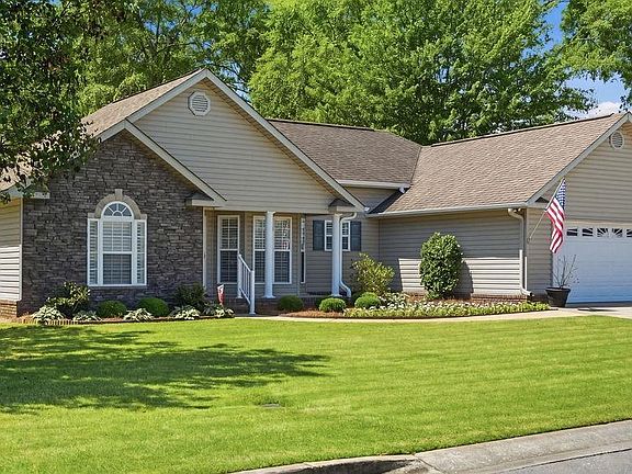 3rd image of 110 Sara Ln