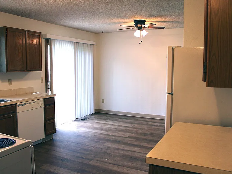 2407 Sunstone Dr — Photo 4