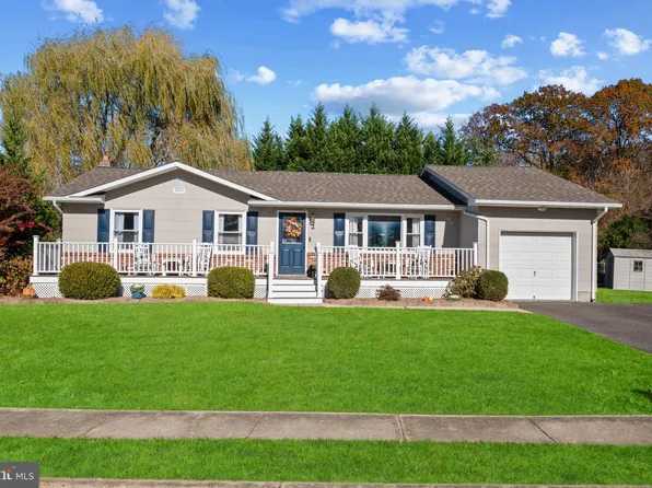 2 John Ct, Hamilton, NJ 08620