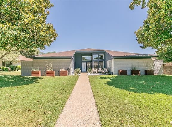 2nd image of 3109 Oxford Ct