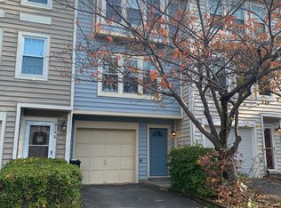 6144 Glen Eagles Ct, Falls Church, VA 22044