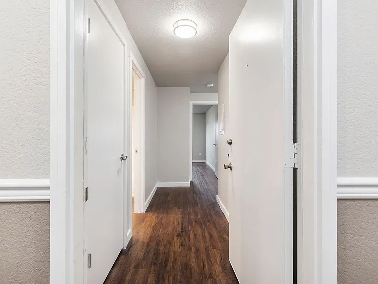 Westmont Apartments — Photo 19