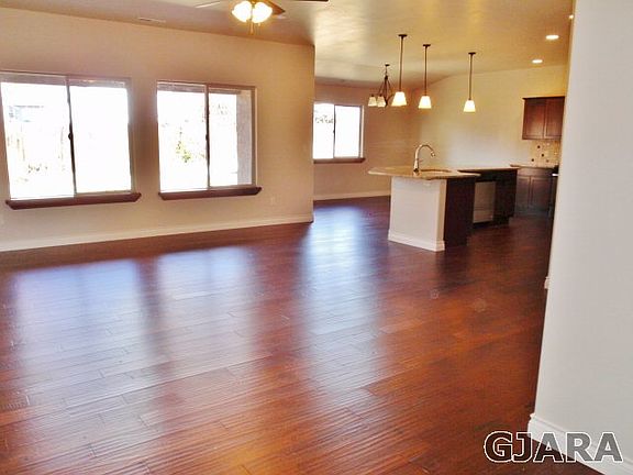 5th image of 637 Pueblo Ct