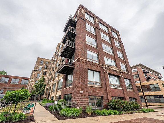 3rd image of 234 E Reservoir AVENUE #404