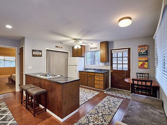 5th image of 18413 Pine View Dr