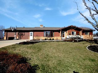 N1707 Ridgeview Dr, La Crosse, WI 54601