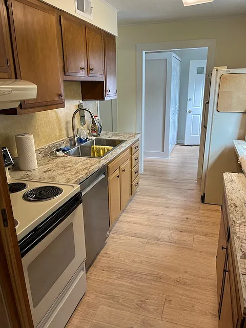 3 bed, 1050 sqft, $1,700 — Photo 3