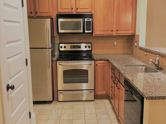 3rd image of 433 North St Unit 303