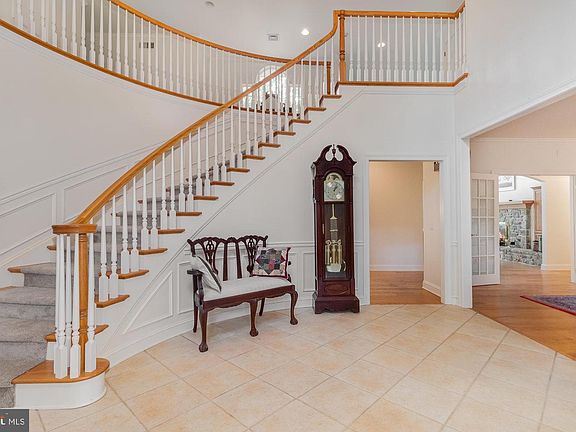 4th image of 10 Sand Pine Ct