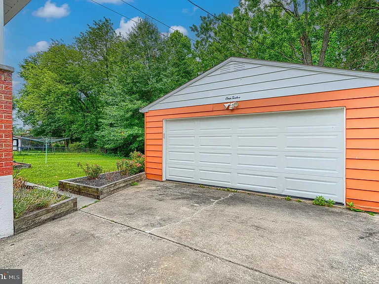 112 Springside Dr — Photo 3